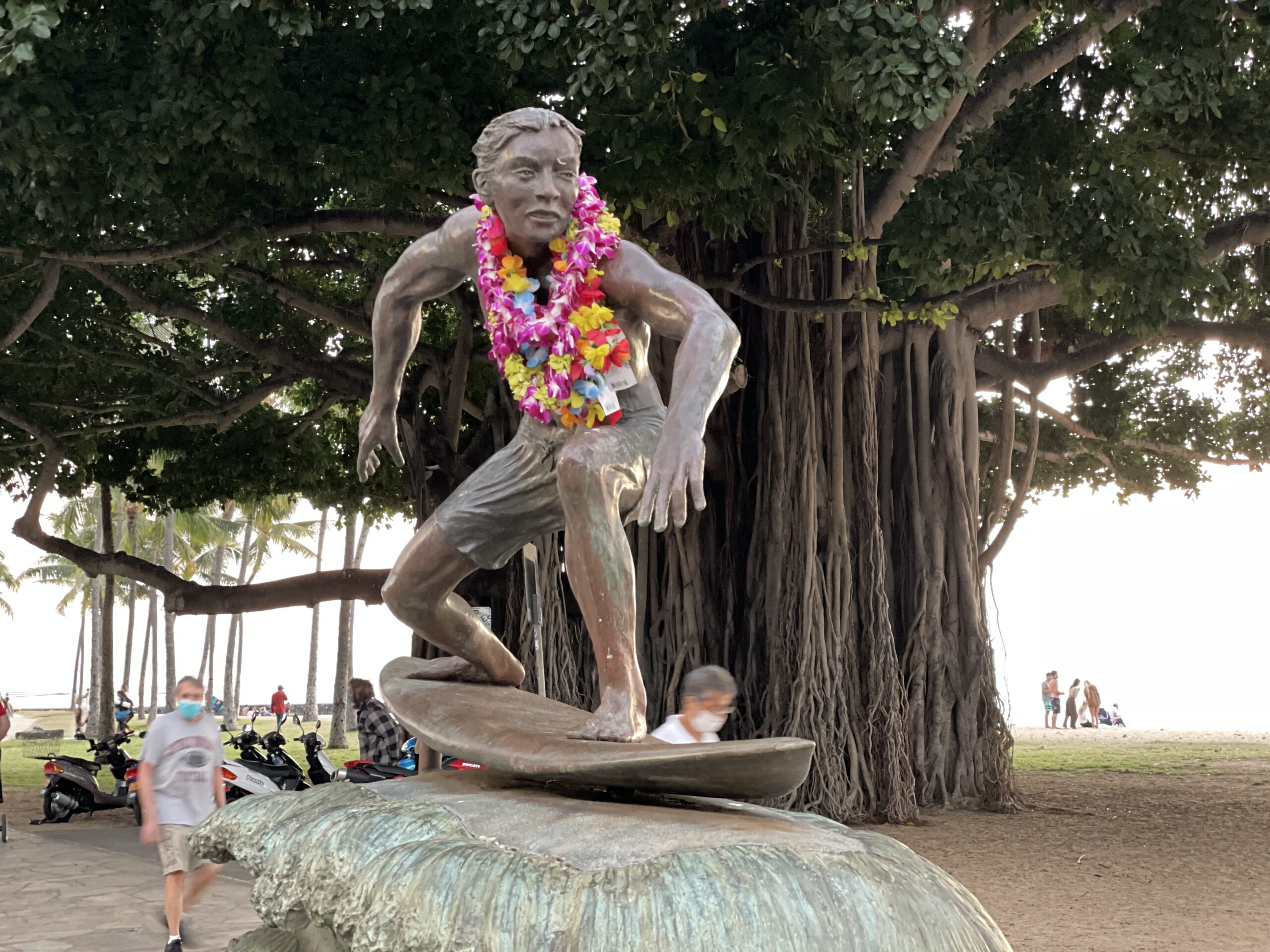 surfer statue in hawaii
