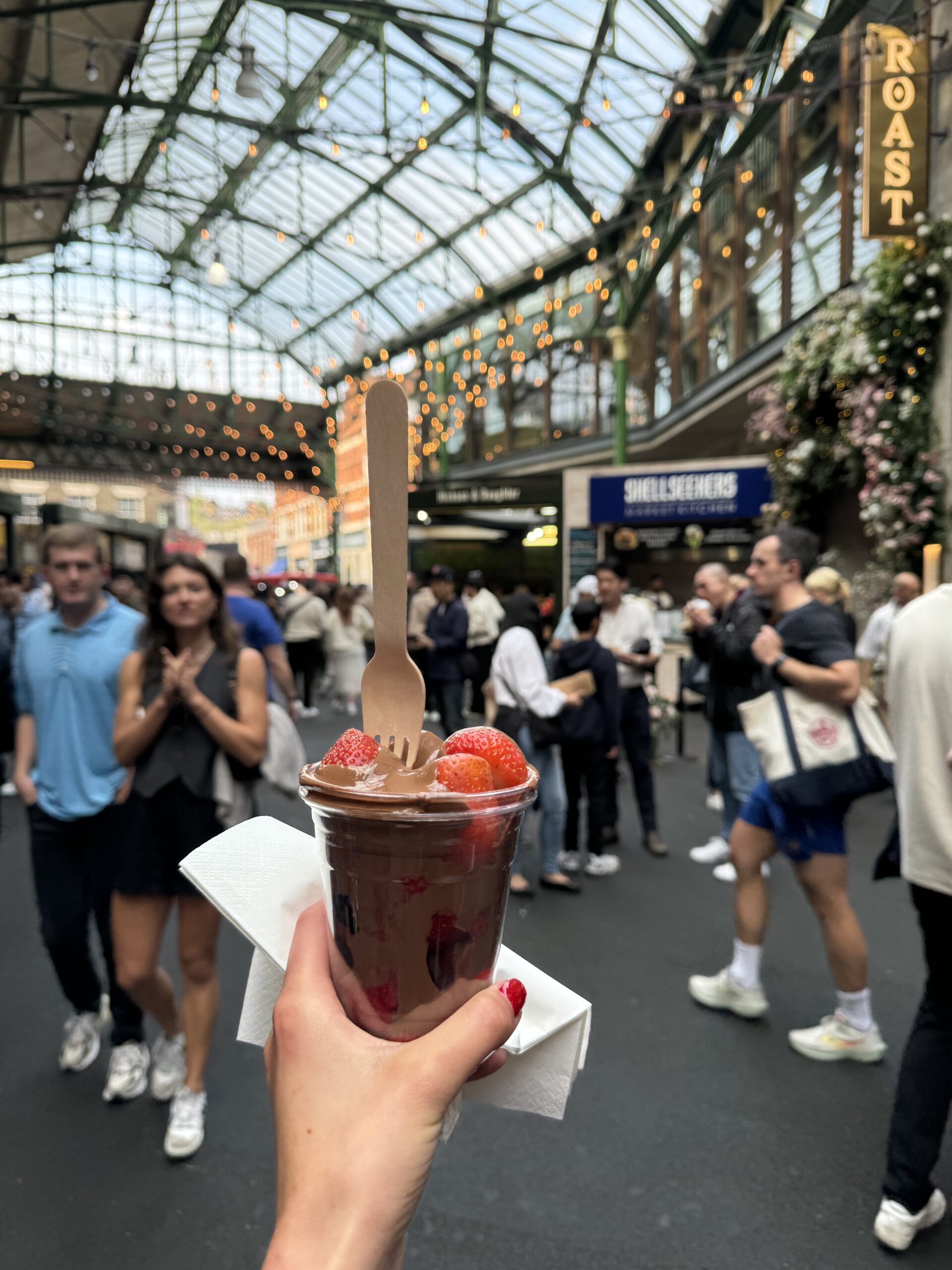 chocolate covered strawberries at borough market london