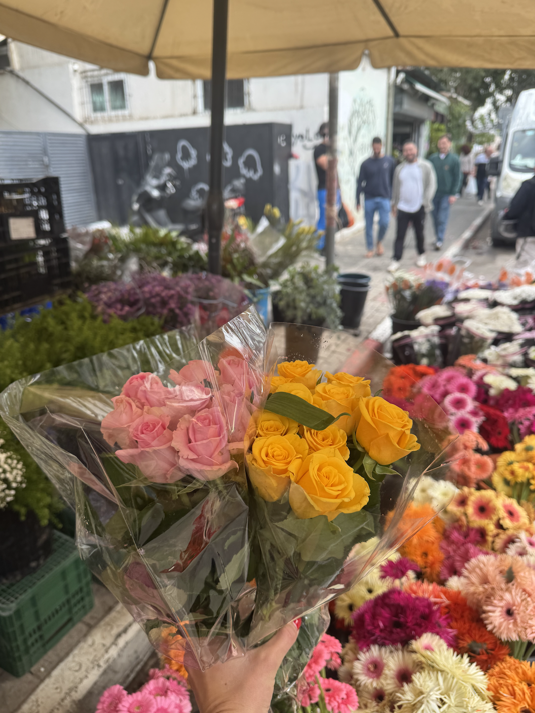 flower bouquets in shuk tel aviv